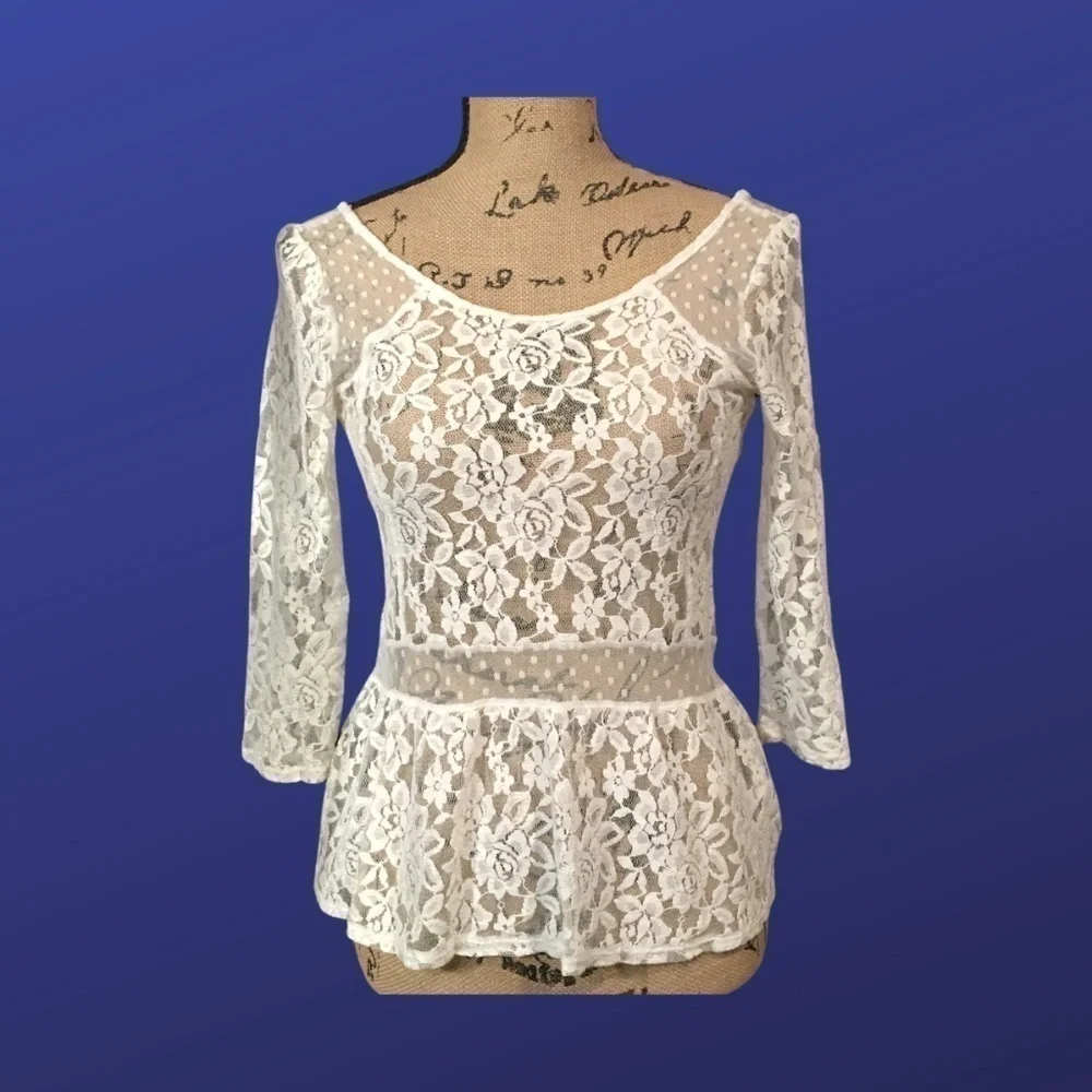 HOLLISTER CALIFORNIA Lace Mesh Top, 3/4 Sleeve, WHITE FLORAL, Size X-SMALL, EUC